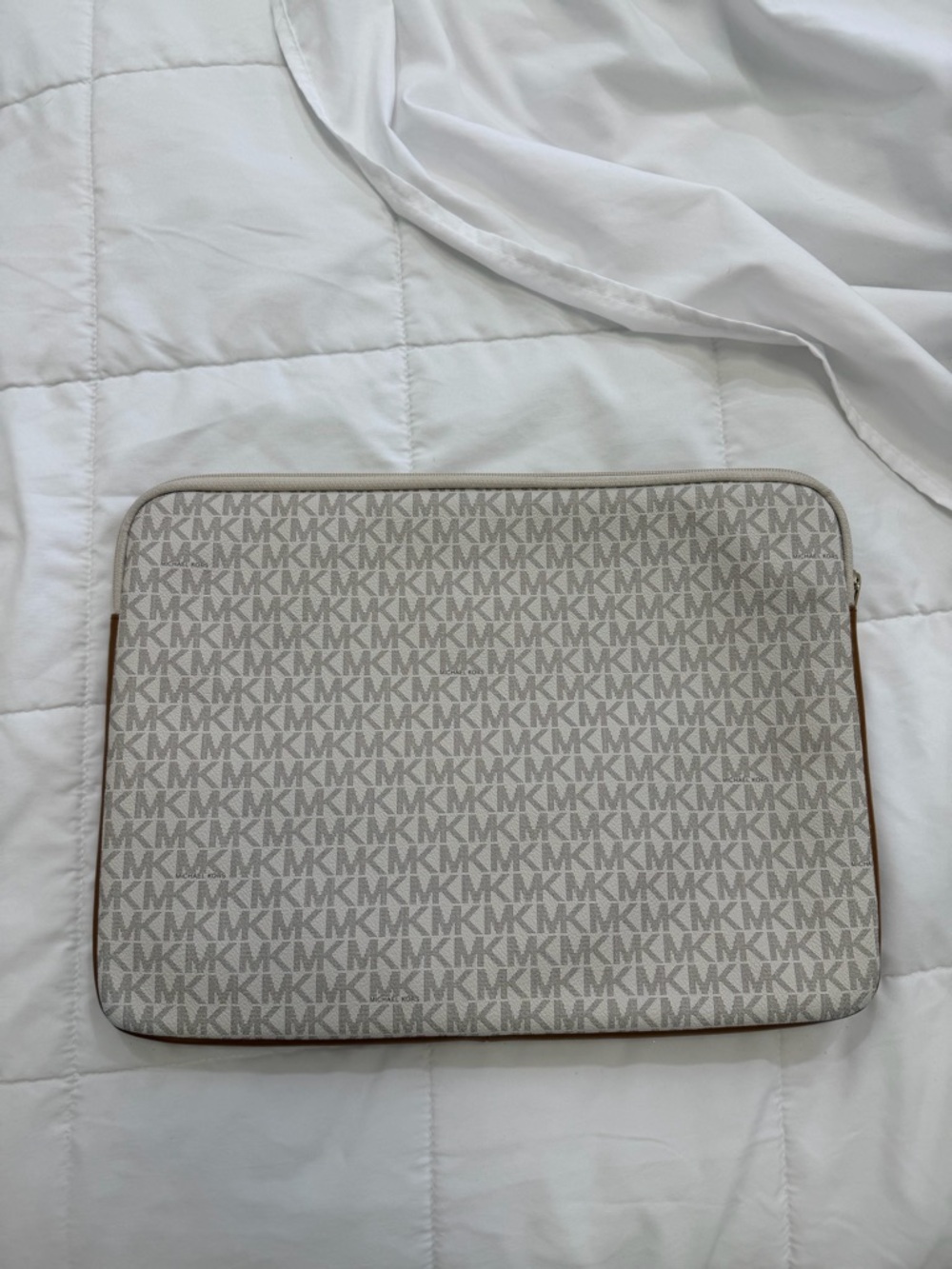 Michael Kors Beige/White MK Monogram Laptop Sleeve - Picture 2 of 6